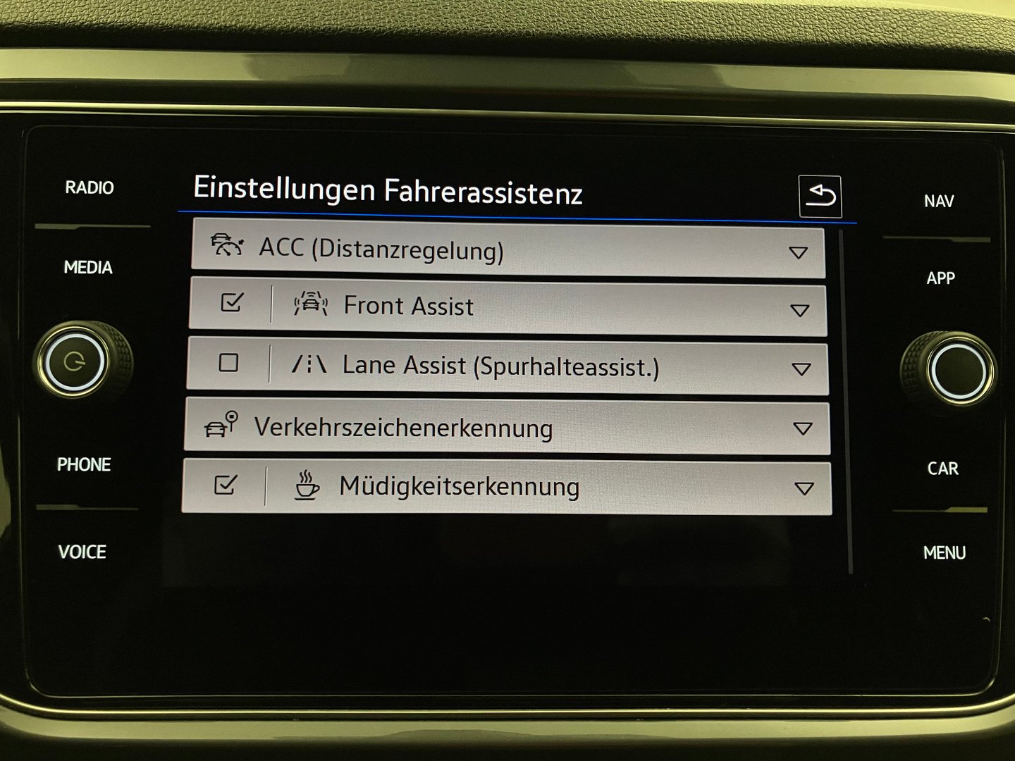 VW T-Roc Sport TDI SCR 4MOTION DSG | Bild 19 von 36