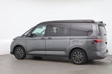 VW California Beach eHybrid 180 kW 4M in Indiumgrau Met./Dach Deepblack Perleff.