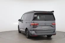 VW California Beach eHybrid 180 kW 4M in Indiumgrau Met./Dach Deepblack Perleff.