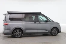 VW California Beach eHybrid 180 kW 4M in Indiumgrau Met./Dach Deepblack Perleff.