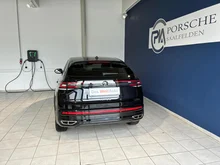 VW Taigo R-Line TSI in DEEP BLACK PERLEFFEKT