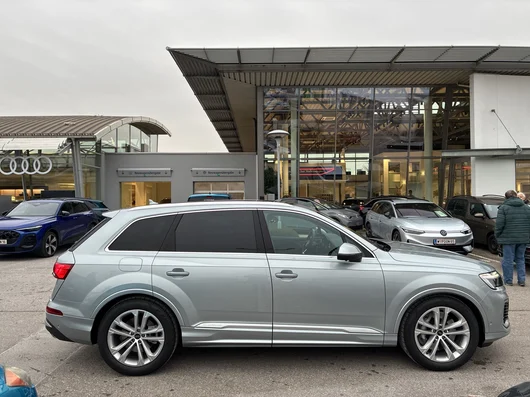 Bild eines Audi Q7 55 TFSI e quattro 290 kW