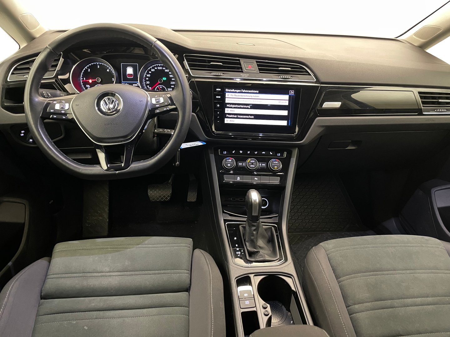 VW Touran Highline TDI SCR DSG 7-Sitzer | Bild 13 von 39