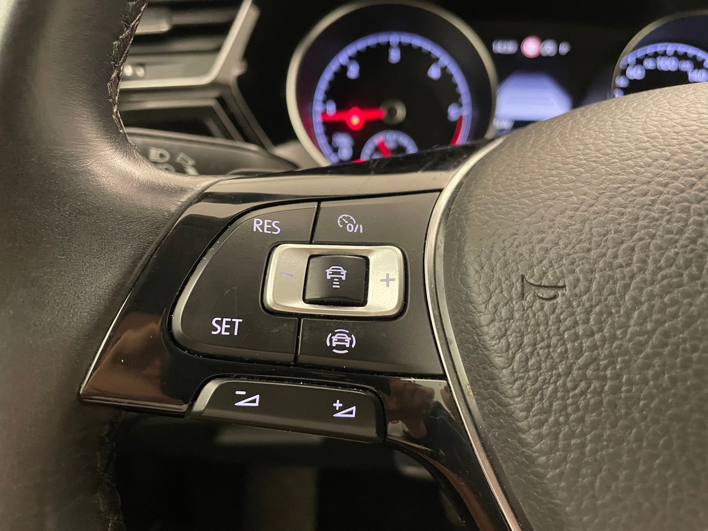 VW Touran Highline TDI SCR DSG 7-Sitzer | Bild 16 von 39