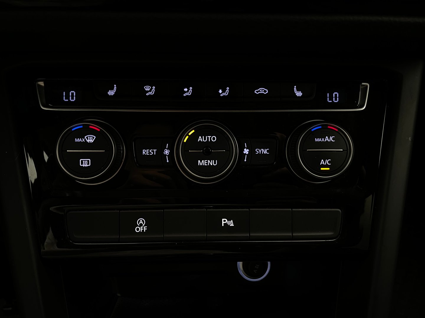 VW Touran Highline TDI SCR DSG 7-Sitzer | Bild 29 von 39