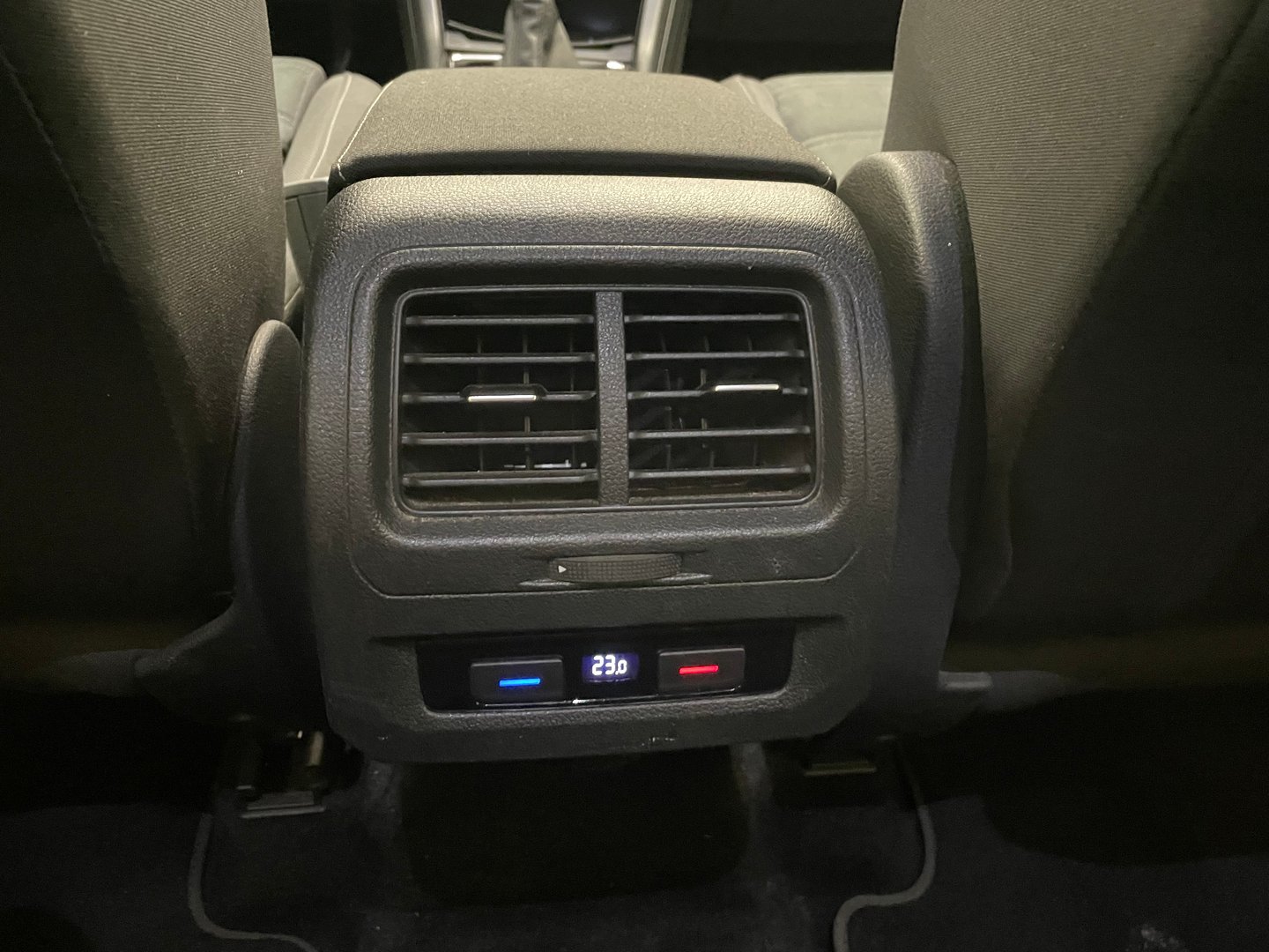 VW Touran Highline TDI SCR DSG 7-Sitzer | Bild 33 von 39