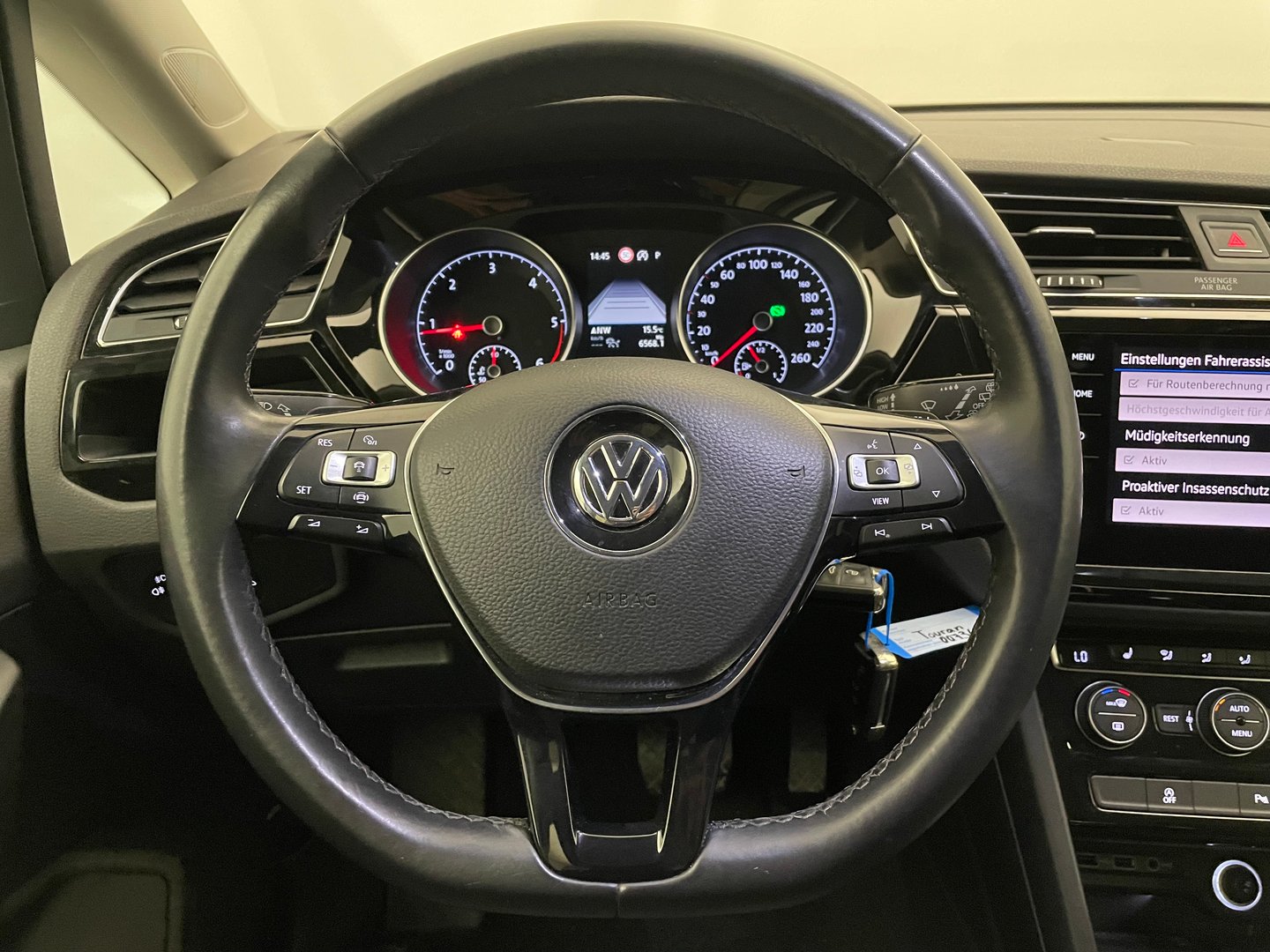 VW Touran Highline TDI SCR DSG 7-Sitzer | Bild 14 von 39