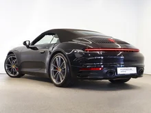 Porsche 911 Carrera S Cabriolet I (992) in tiefschwarzmetallic/schwarz