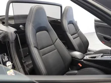 Porsche 911 Carrera S Cabriolet I (992) in tiefschwarzmetallic/schwarz