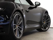 Porsche 911 Carrera S Cabriolet I (992) in tiefschwarzmetallic/schwarz