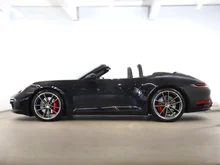 Porsche 911 Carrera S Cabriolet I (992) in tiefschwarzmetallic/schwarz