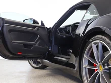 Porsche 911 Carrera S Cabriolet I (992) in tiefschwarzmetallic/schwarz