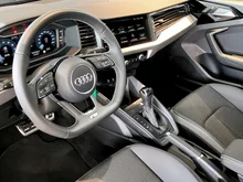 Audi A1 Sportback 25 TFSI intense in Mythosschwarz Metallic