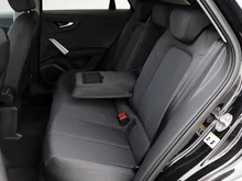Audi Q2 35 TFSI advanced in 0E Mythosschwarz Metallic