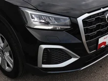 Audi Q2 35 TFSI advanced in 0E Mythosschwarz Metallic