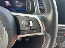 VW T-Roc Design TSI in Deep Black Perlef.