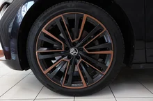 Škoda Enyaq Founders Edition 80 in Black-Magic Perleffekt