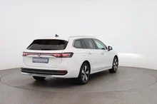 VW Passat Variant Business eHybrid 150kW in Pure White