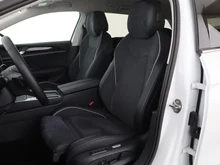 VW Passat Variant Business eHybrid 150kW in Pure White