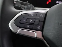 VW Passat Variant Business eHybrid 150kW in Pure White