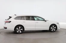 VW Passat Variant Business eHybrid 150kW in Pure White
