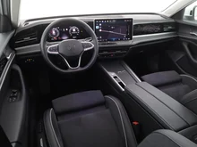 VW Passat Variant Business eHybrid 150kW in Pure White