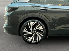 VW ID.4 GTX 4MOTION 220 kW in Mangangrau Metallic Dach Schwarz