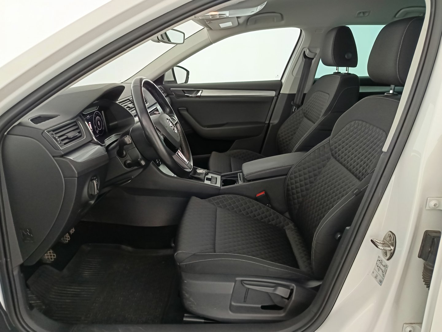 Škoda SUPERB Combi Ambition TDI | Bild 13 von 35