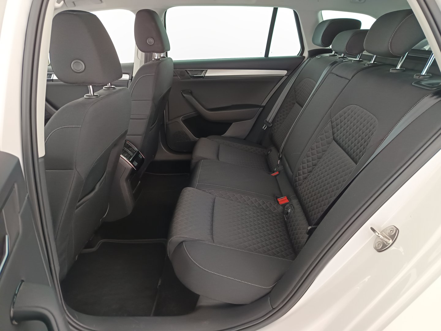 Škoda SUPERB Combi Ambition TDI | Bild 31 von 35