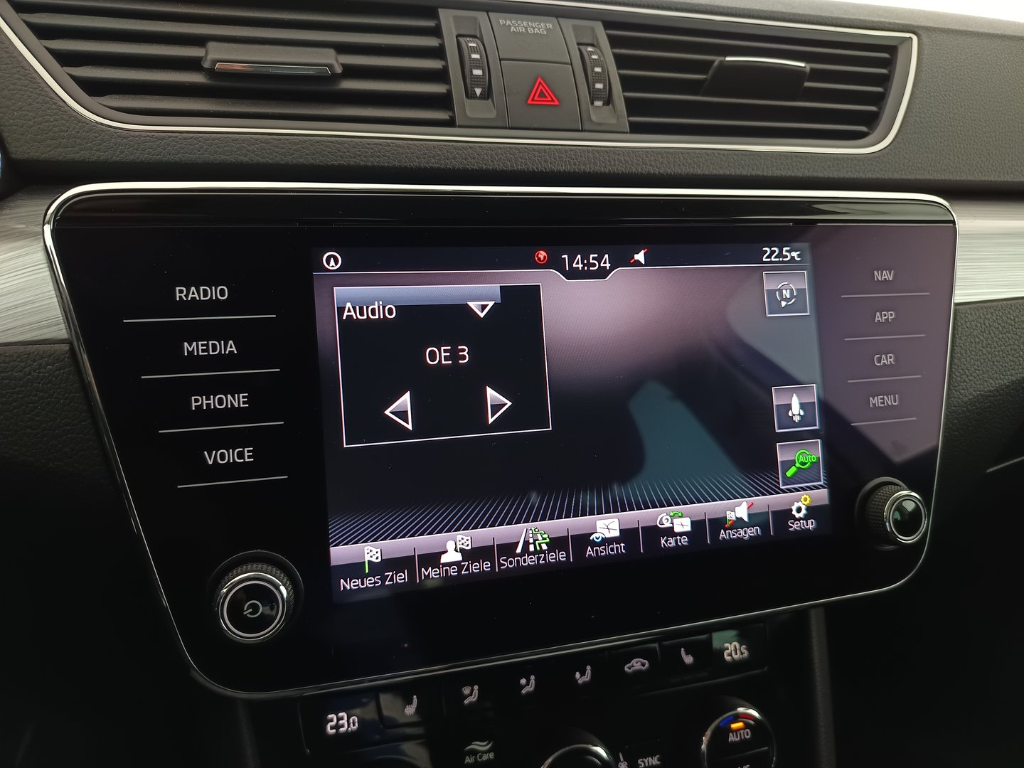 Škoda SUPERB Combi Ambition TDI | Bild 27 von 35