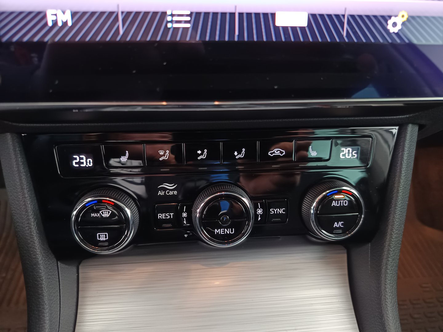 Škoda SUPERB Combi Ambition TDI | Bild 29 von 35