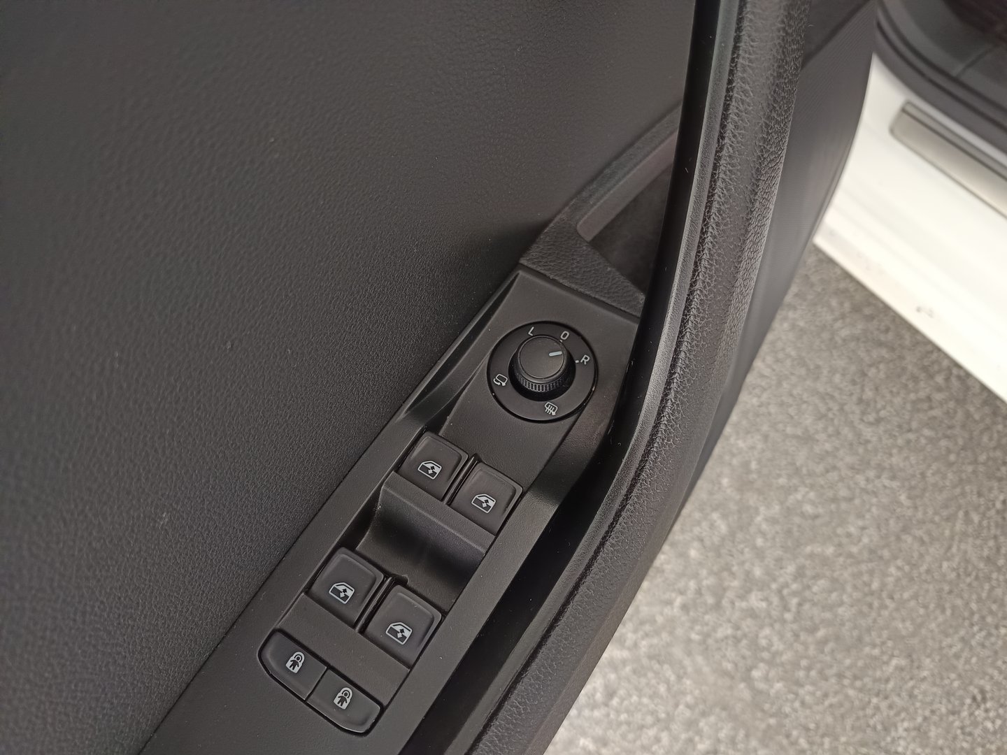 Škoda SUPERB Combi Ambition TDI | Bild 11 von 35