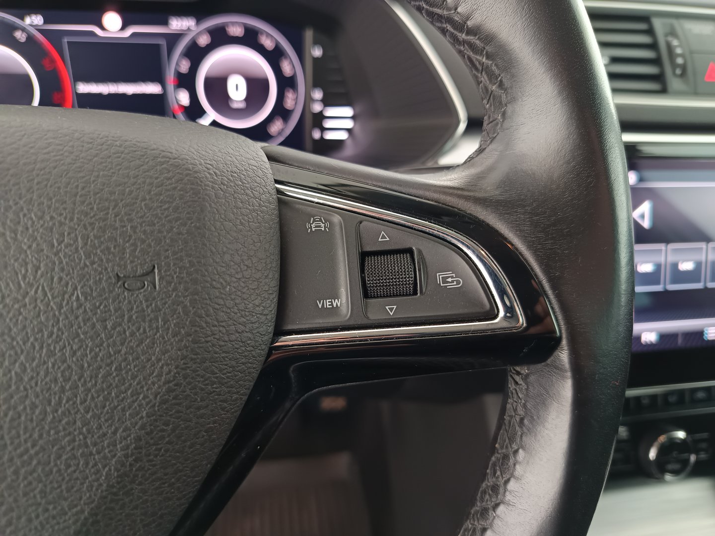 Škoda SUPERB Combi Ambition TDI | Bild 17 von 35