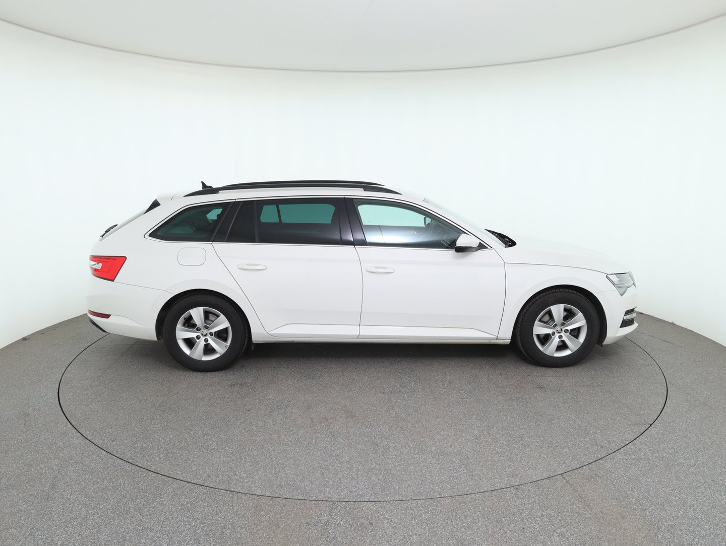 Škoda SUPERB Combi Ambition TDI | Bild 4 von 35