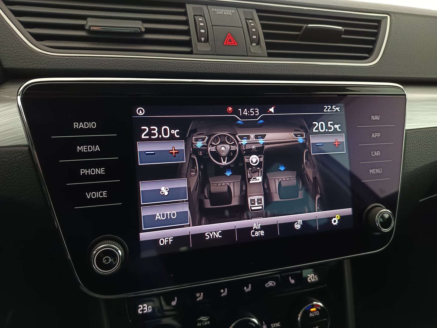Škoda SUPERB Combi Ambition TDI | Bild 22 von 35