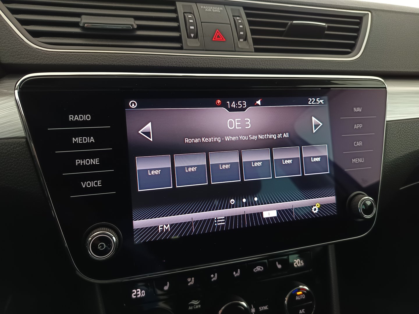 Škoda SUPERB Combi Ambition TDI | Bild 19 von 35