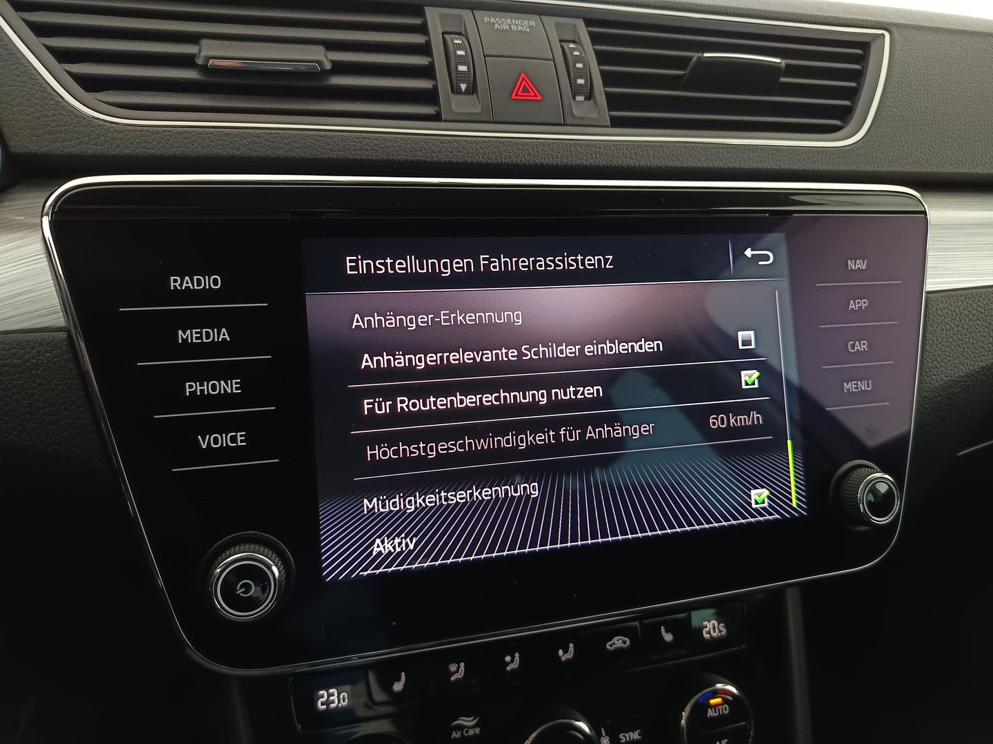 Škoda SUPERB Combi Ambition TDI | Bild 25 von 35
