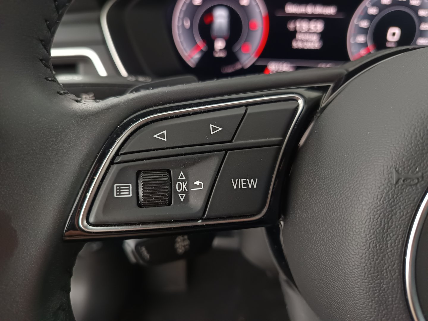 Audi A4 Avant 40 TDI quattro advanced | Bild 16 von 35