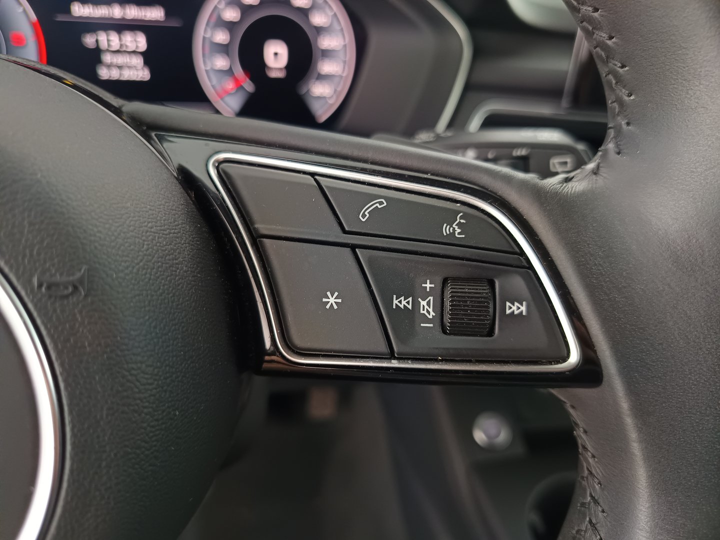 Audi A4 Avant 40 TDI quattro advanced | Bild 17 von 35