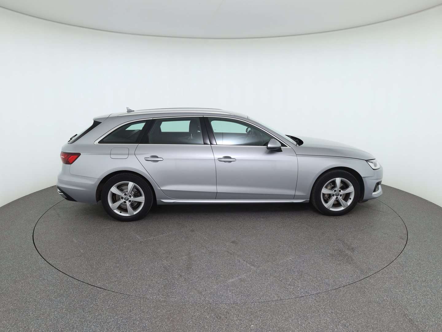 Audi A4 Avant 40 TDI quattro advanced | Bild 4 von 35