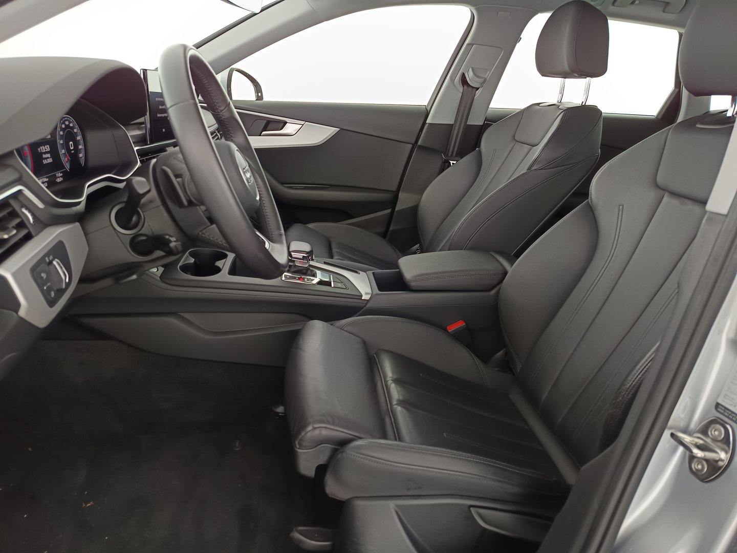 Audi A4 Avant 40 TDI quattro advanced | Bild 13 von 35