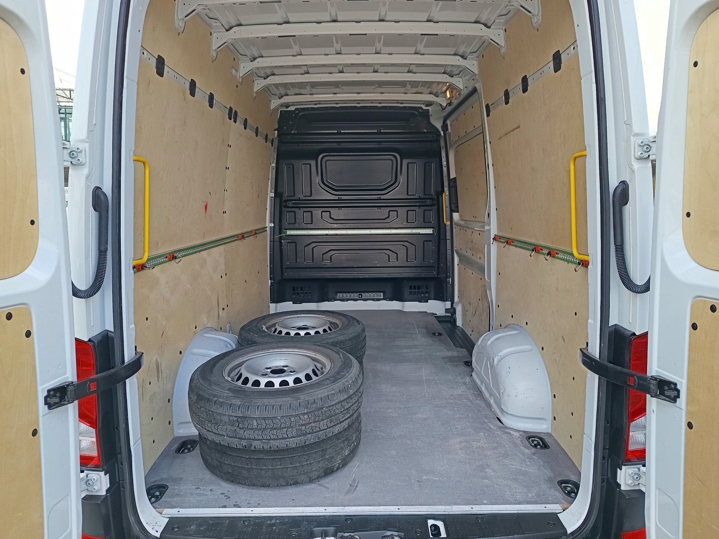 VW Crafter 30 Kastenwagen Entry L3H3 TDI | Bild 21 von 23