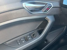 Audi e-tron 50 quattro 230 kW advanced in Brillantschwarz