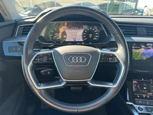Audi e-tron 50 quattro 230 kW advanced in Brillantschwarz