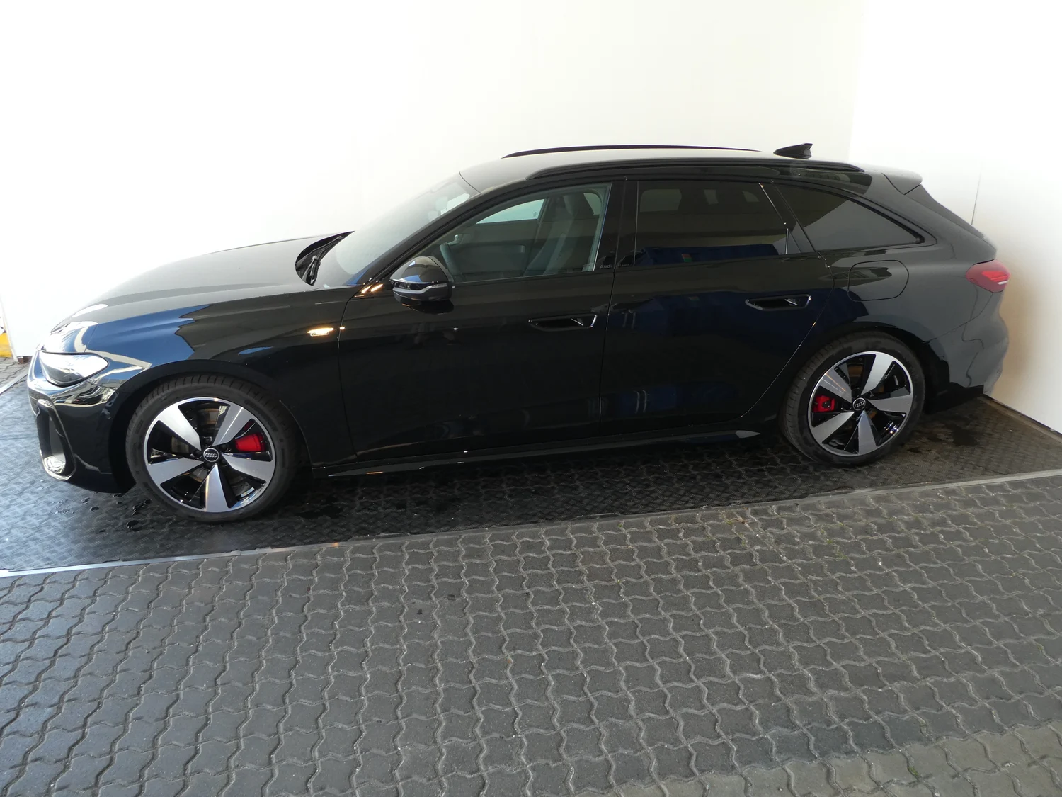 Bild eines Audi A5 Avant e-hybrid quattro 220 kW