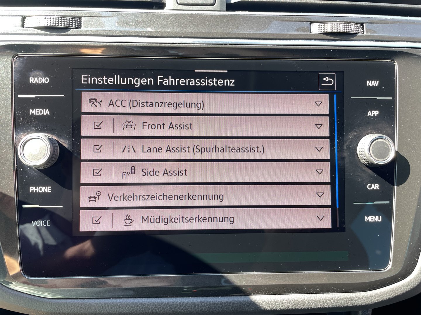 VW Tiguan Elegance TDI DSG | Bild 19 von 27