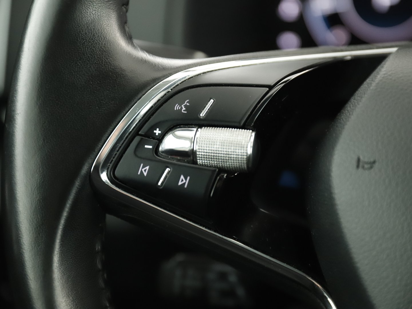 Škoda KAROQ Ambition SC TDI DSG | Bild 17 von 31