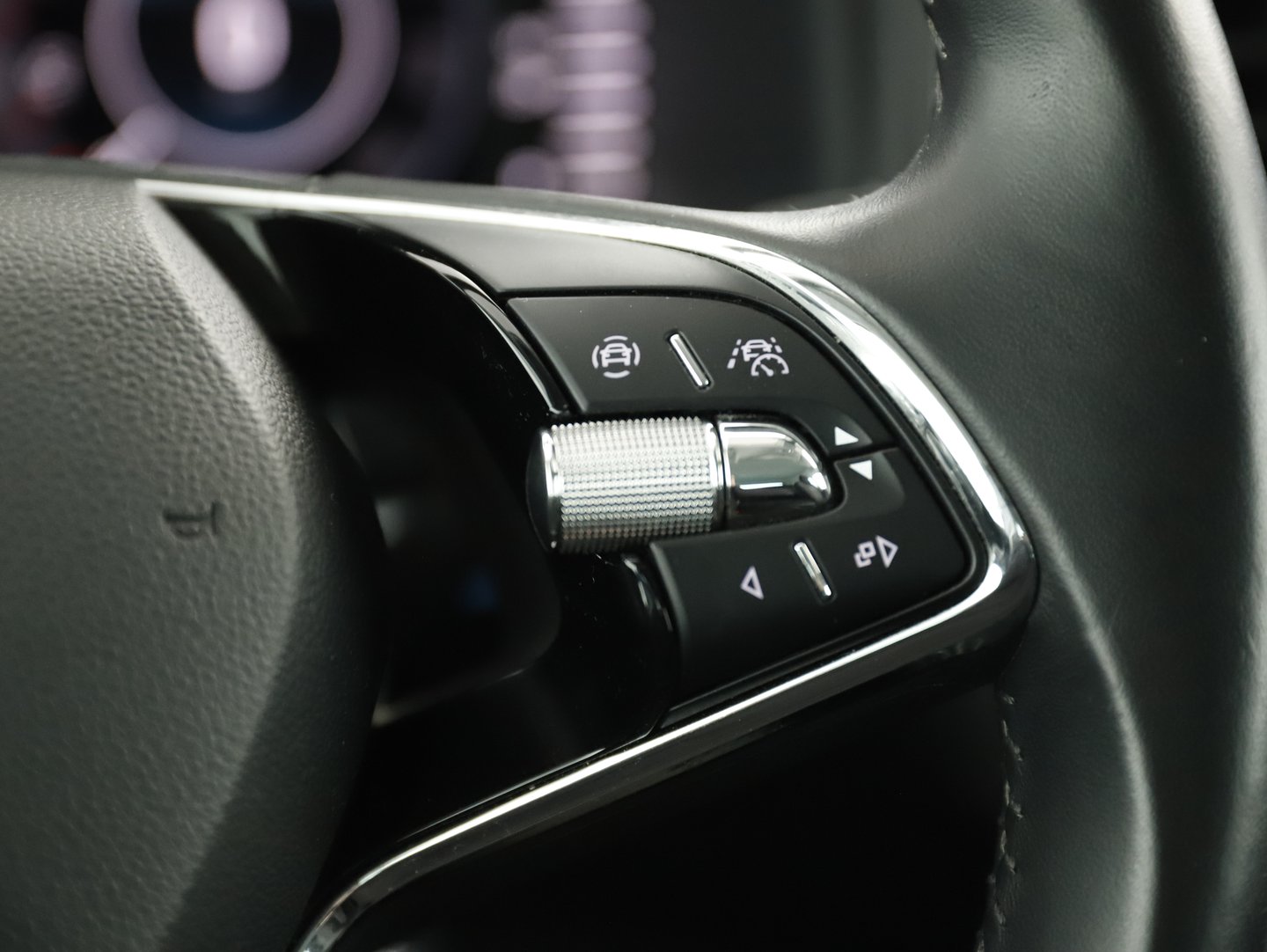 Škoda KAROQ Ambition SC TDI DSG | Bild 19 von 31