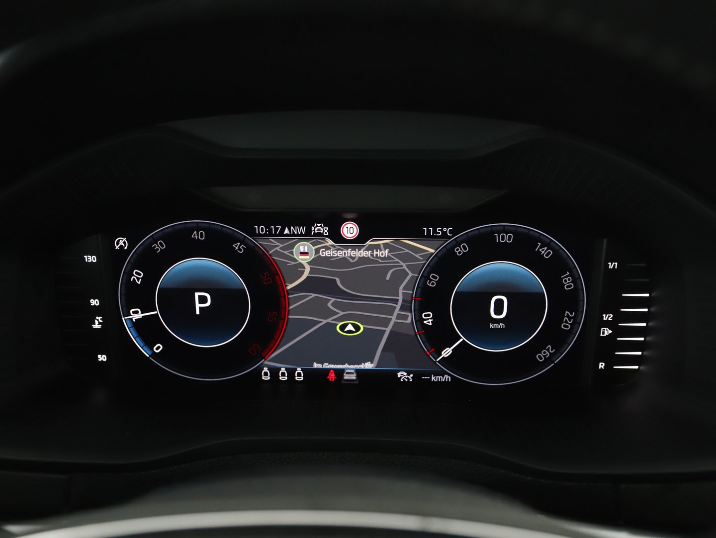 Škoda KAROQ Ambition SC TDI DSG | Bild 16 von 31