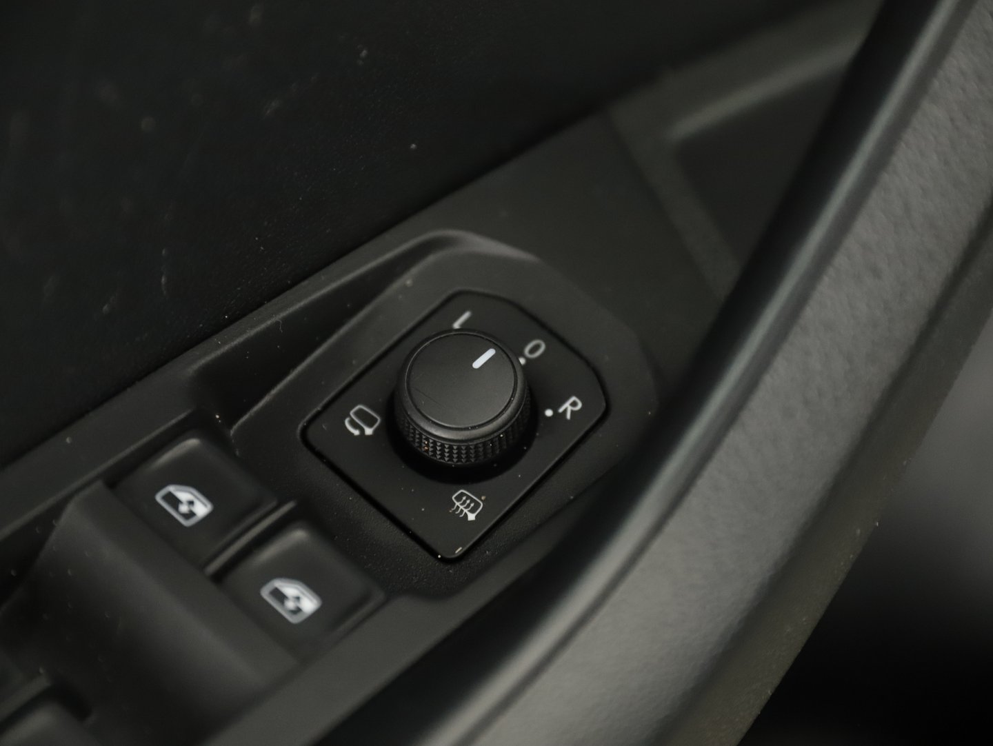 Škoda KAROQ Ambition SC TDI DSG | Bild 11 von 31